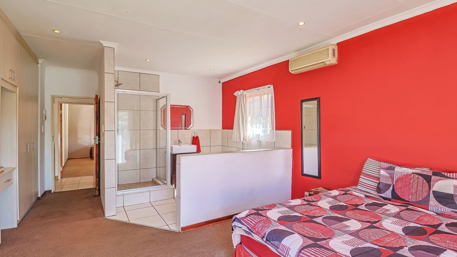3 Bedroom Property for Sale in Safari Gardens North West